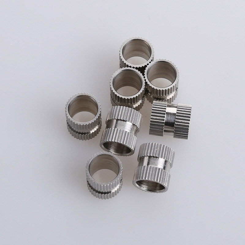 Двустранна гайка за вмъкване