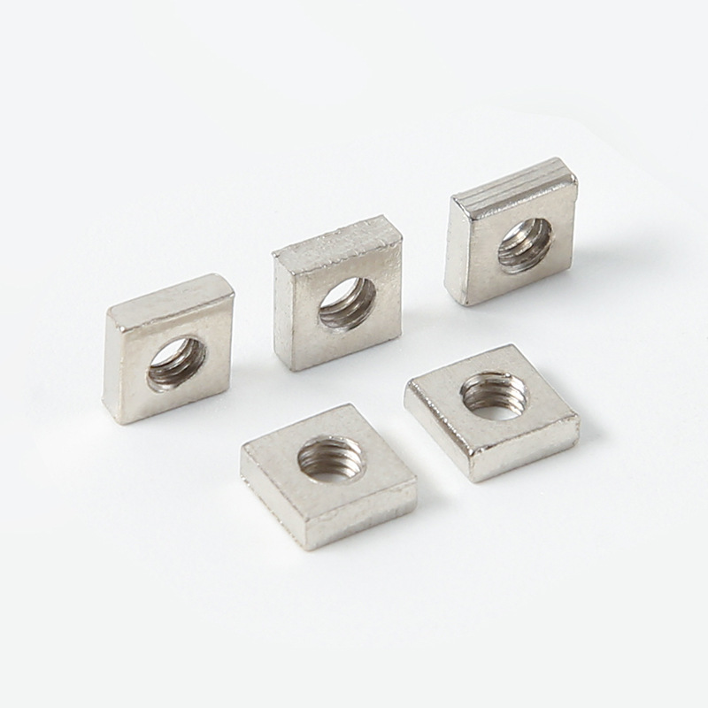 Гайка с квадратна глава