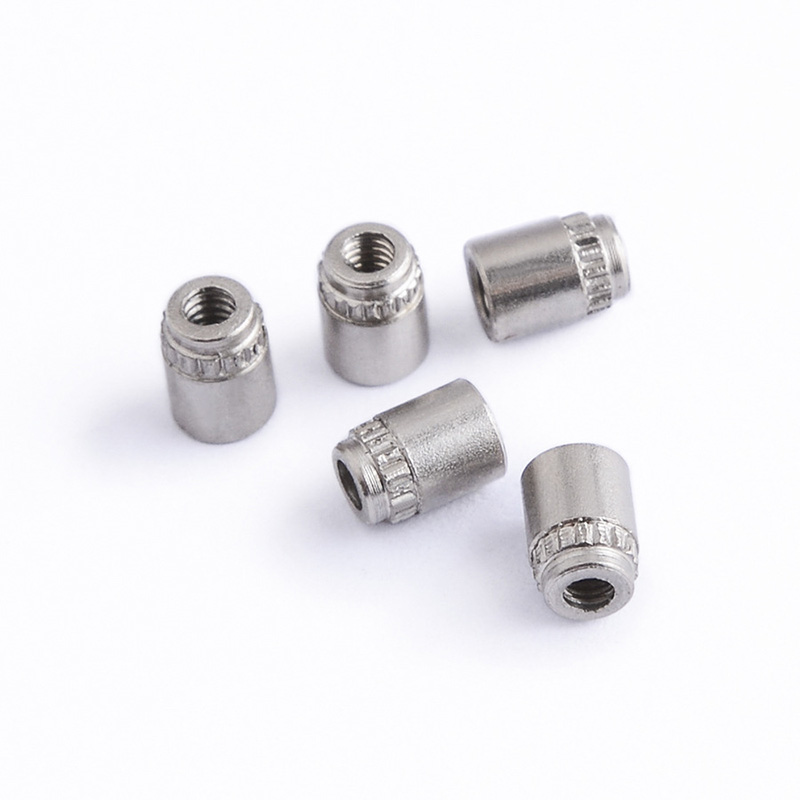 UN занитен щифт за PCB платка